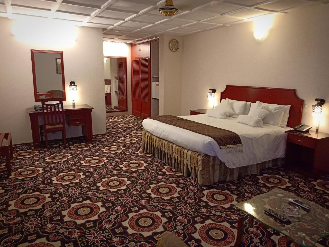 Indus Hotel Haydarabad Dış mekan fotoğraf