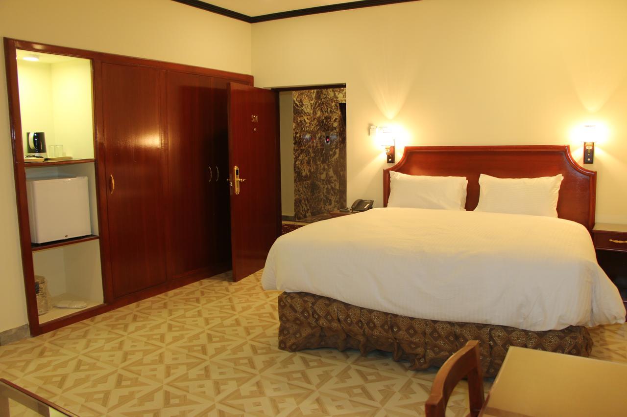 Indus Hotel Haydarabad Dış mekan fotoğraf